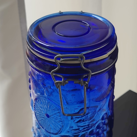 Vintage (80s or 90s) tall Cobalt Blue 💙 Glass Canister with hinged lid - Picture 2 of 14